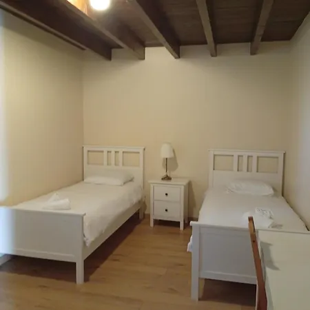 Dans Un De Chateau De L'estang *